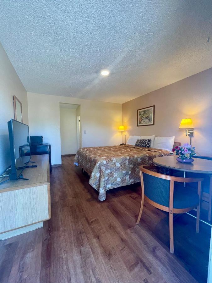 Regency Inn Lakeport ภายนอก รูปภาพ